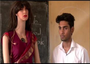 دانشآموز 17 ساله هندی یک آموزگار رباتیک ساخت