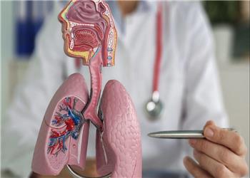 درمان صبحگاهی سرطان ریه، عمر بیماران را دو برابر میکند