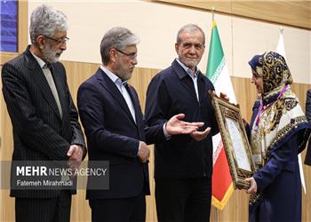 معرفی برترین ایرانشناسان دنیا؛ تقدیر از 36 شخص و نهاد علوم انسانی