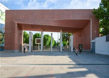 رئیس دانشگاه شریف: دانشجویان کارشناسی ممنوعالورود شده سهمیهای بودند